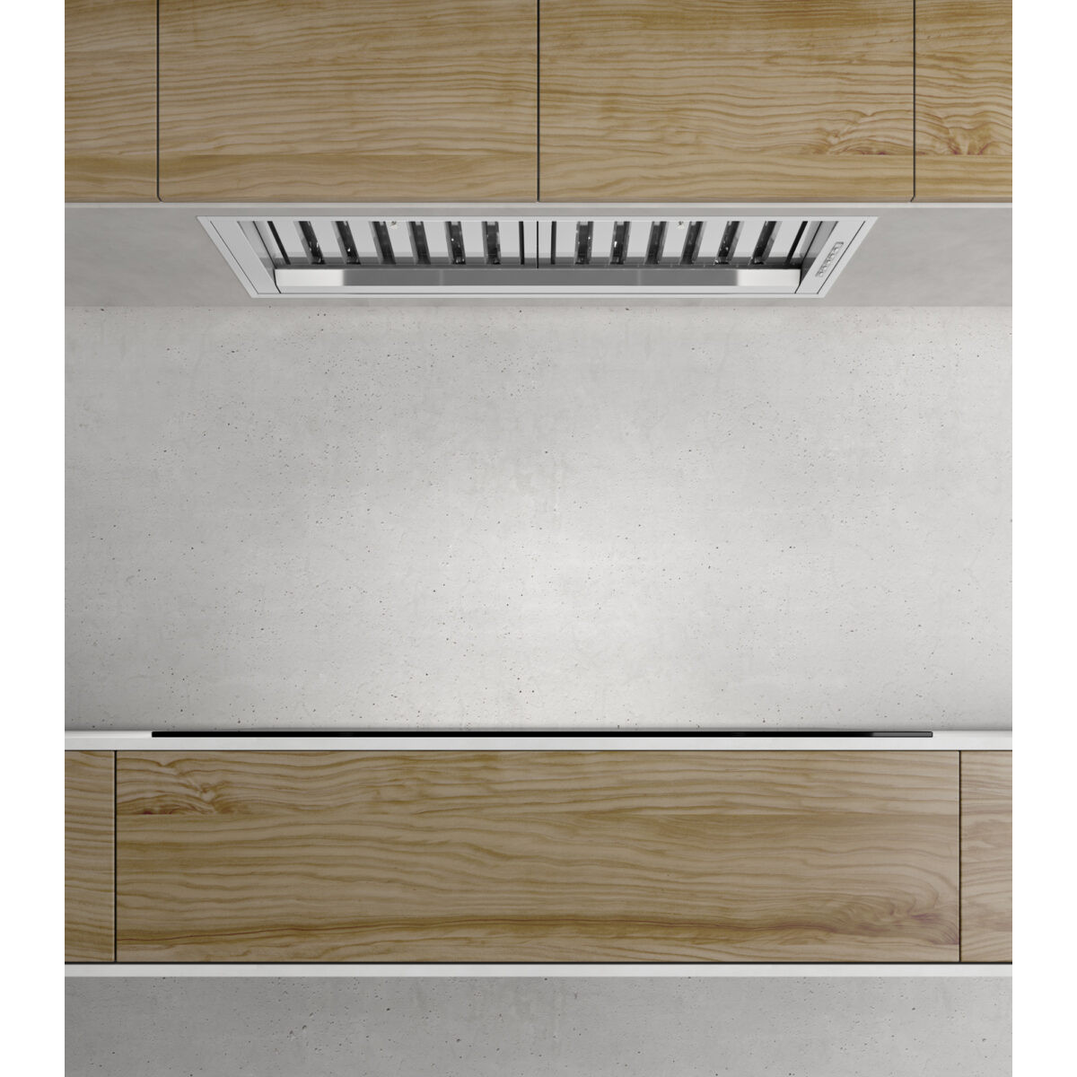 Cappa moderna in acciaio inox sopra un muro di cemento e mobili in legno.