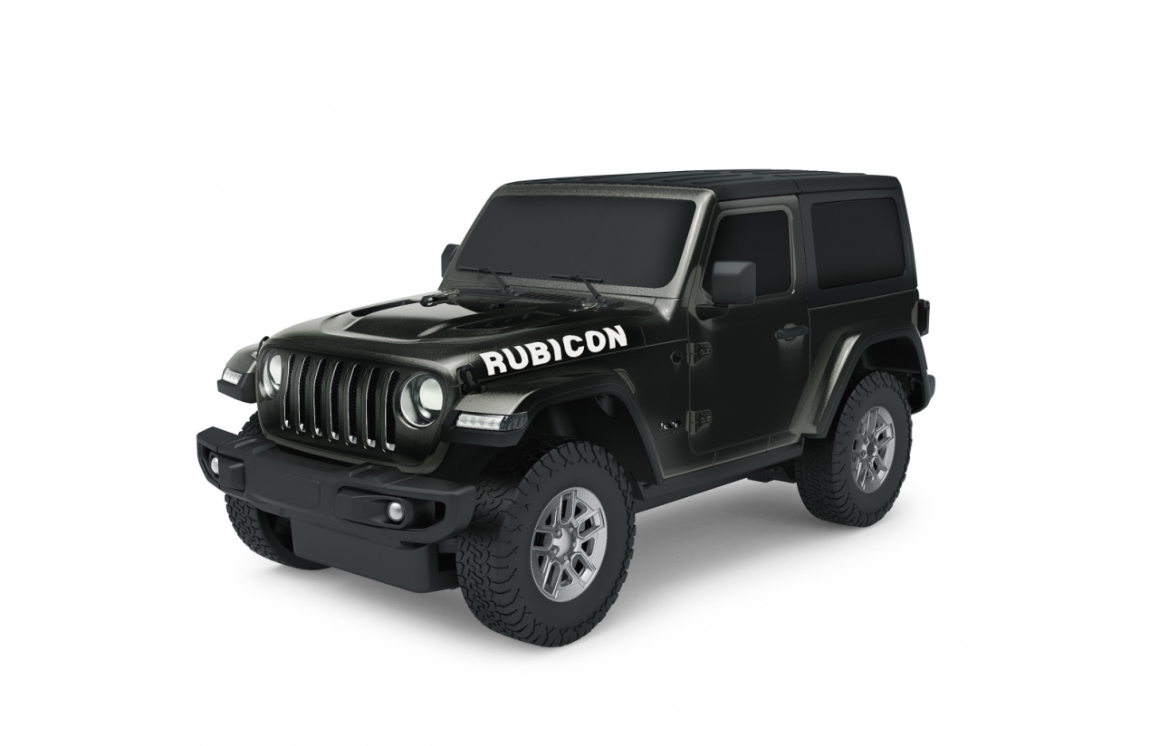 Ein schwarzer Jeep Wrangler Rubicon mit silbernen Felgen steht auf weißem Grund.