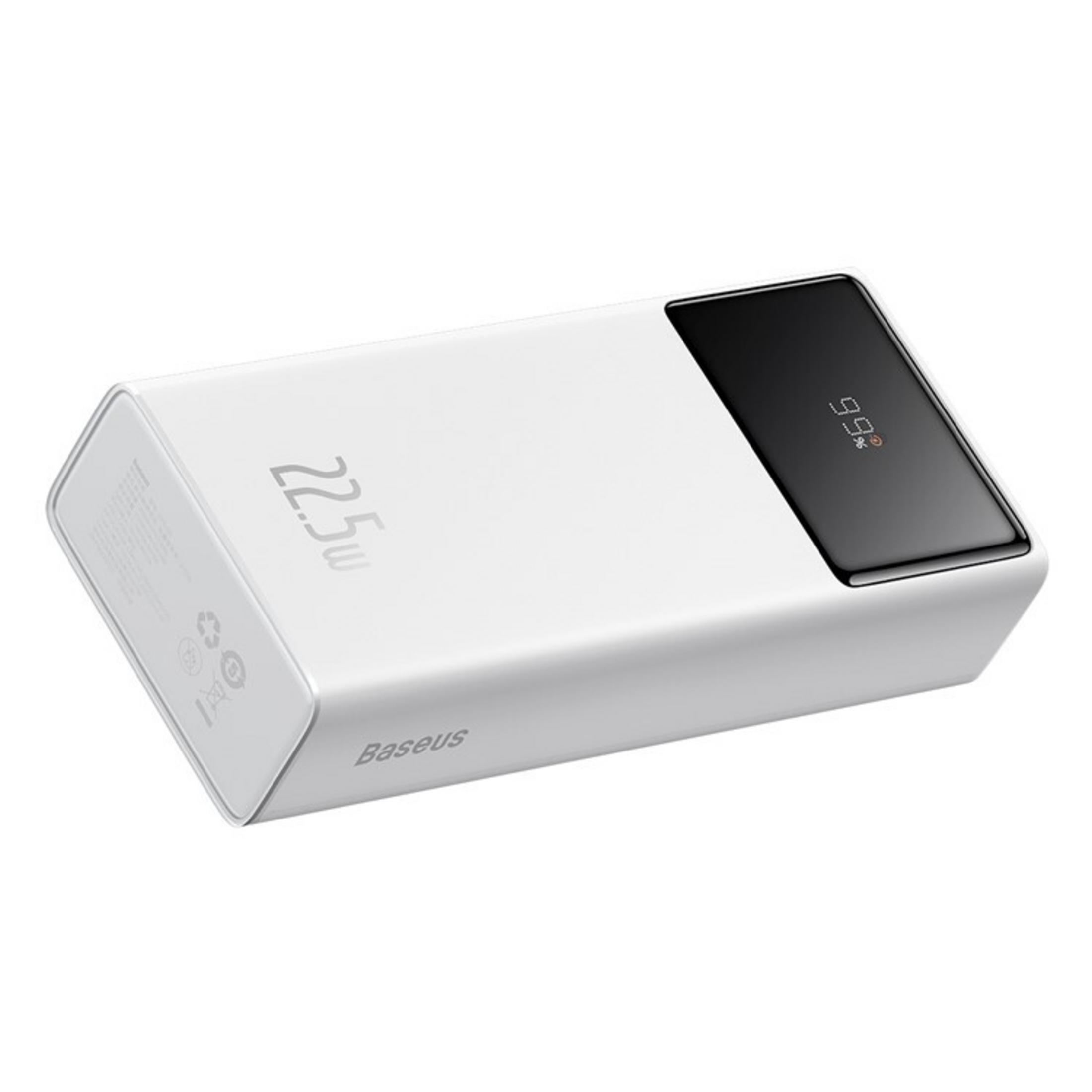 Ein weißes Baseus Powerbank mit schwarzem Display, das 99% anzeigt.
