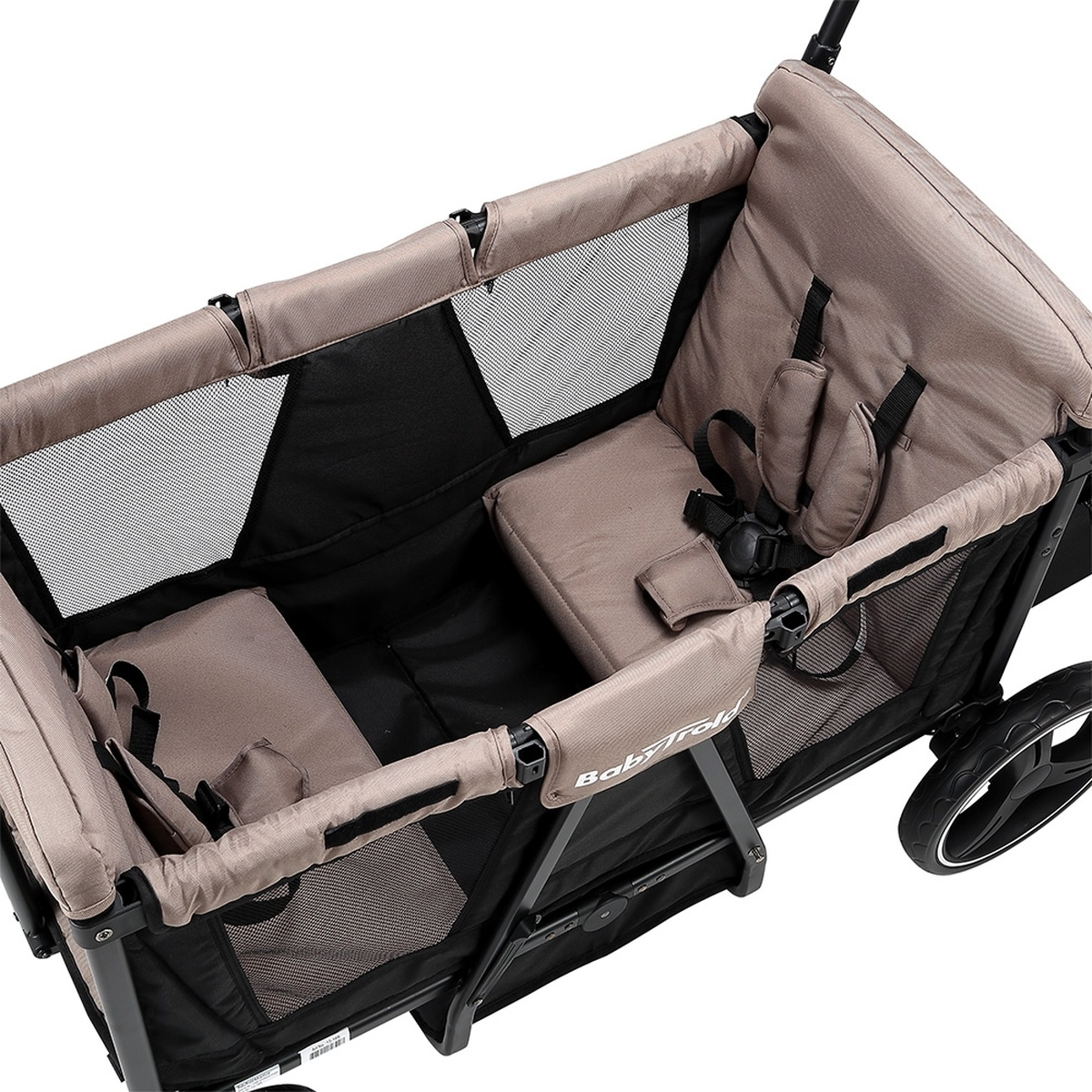 Ein beiger Kinderwagen mit zwei Sitzen, Gurten und Netzeinsätzen.
