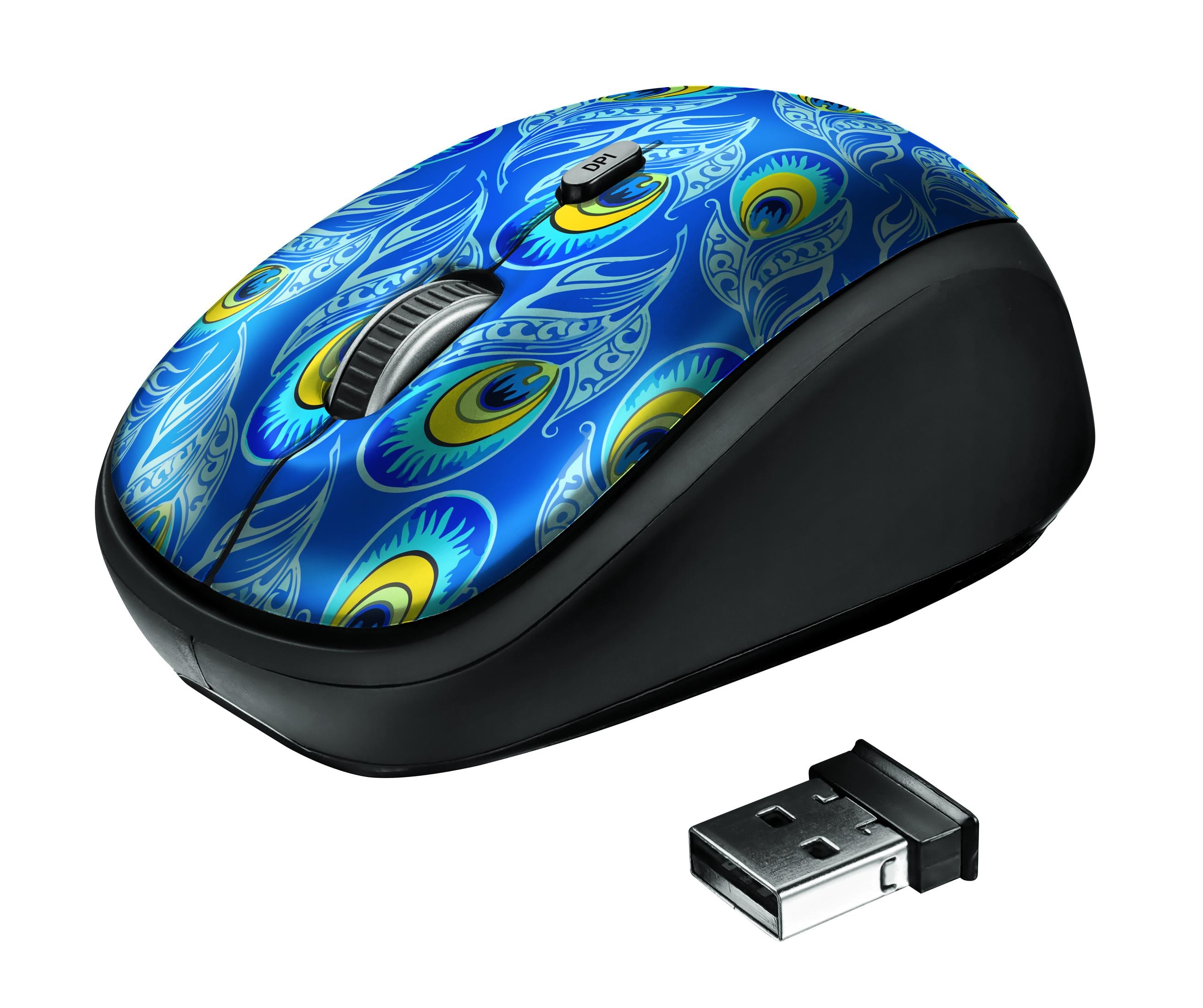 Un ratón negro con diseño de plumas de pavo real azul y un dongle USB.