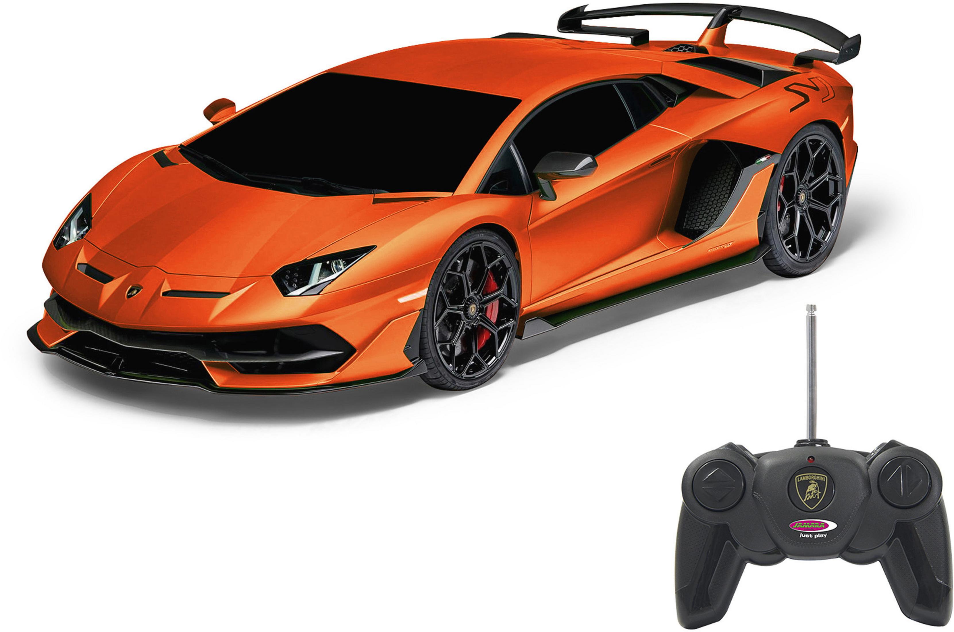 Ein oranges Lamborghini-Spielzeugauto mit Fernbedienung auf weißem Hintergrund.