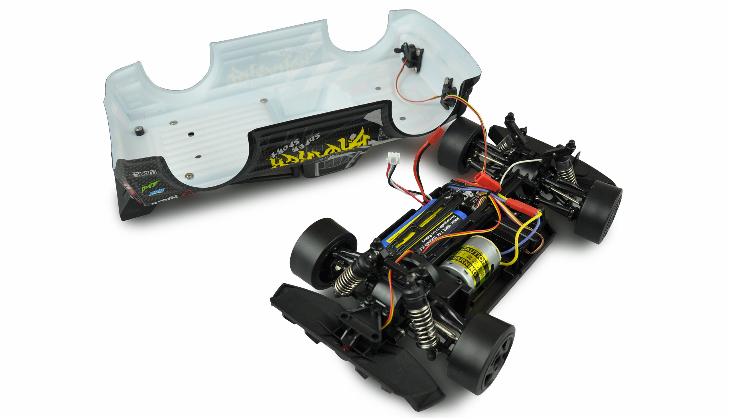 Ein RC-Auto-Chassis mit abgenommener Karosserie, zeigt Batterie, Motor und Kabel.