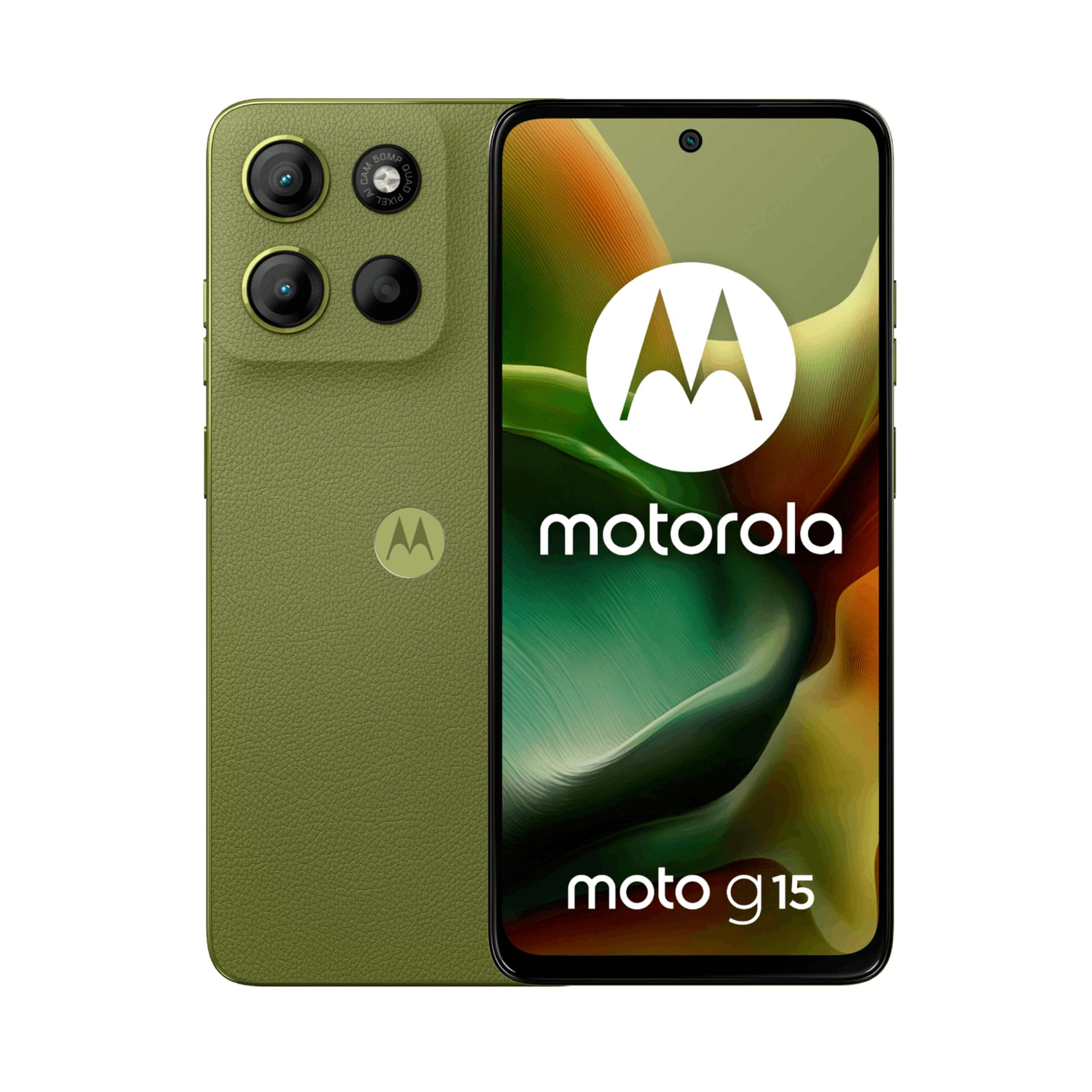 Un teléfono Motorola Moto G15 verde con configuración de cuádruple cámara.