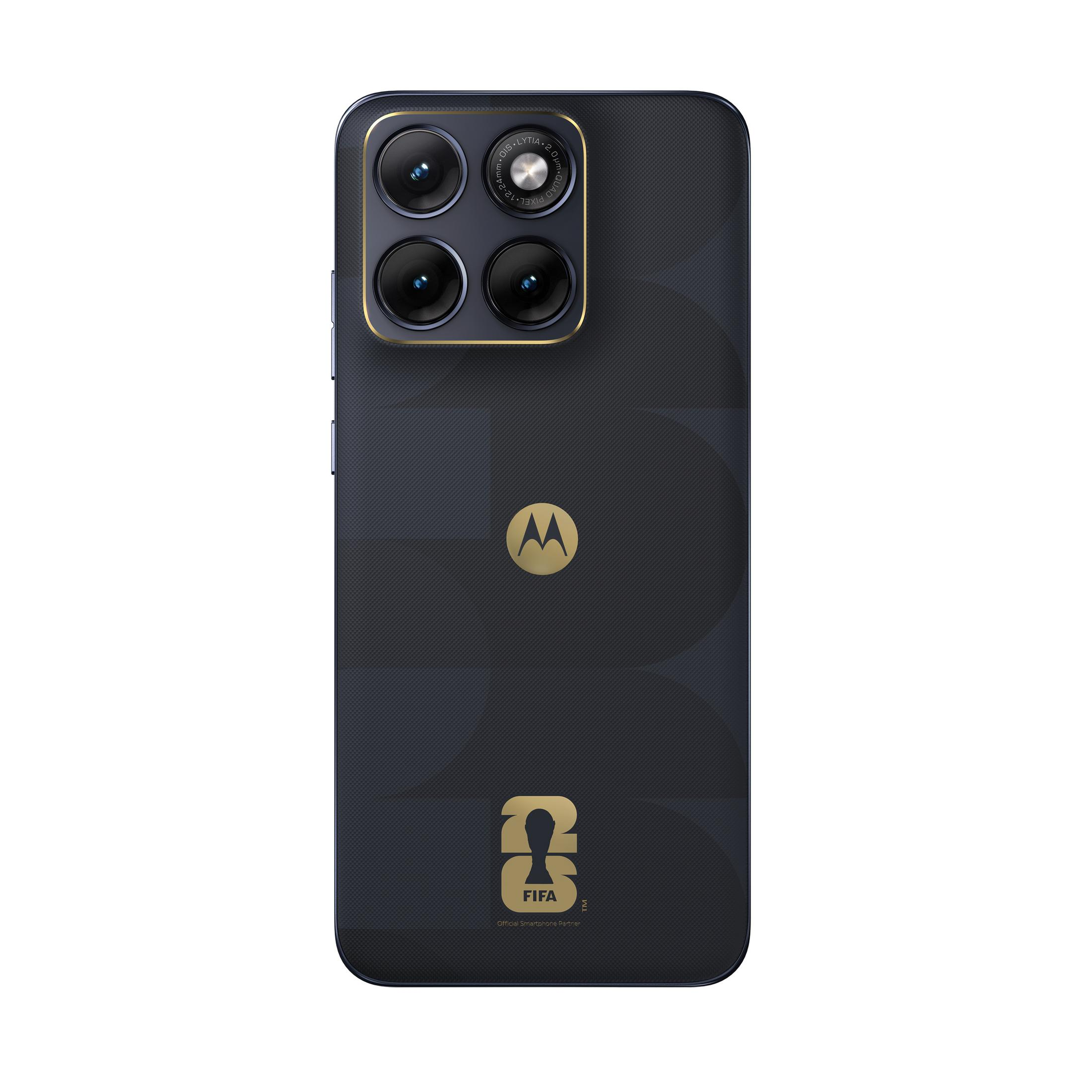 Smartphone Motorola blu scuro con quattro fotocamere, logo dorato e logo FIFA.