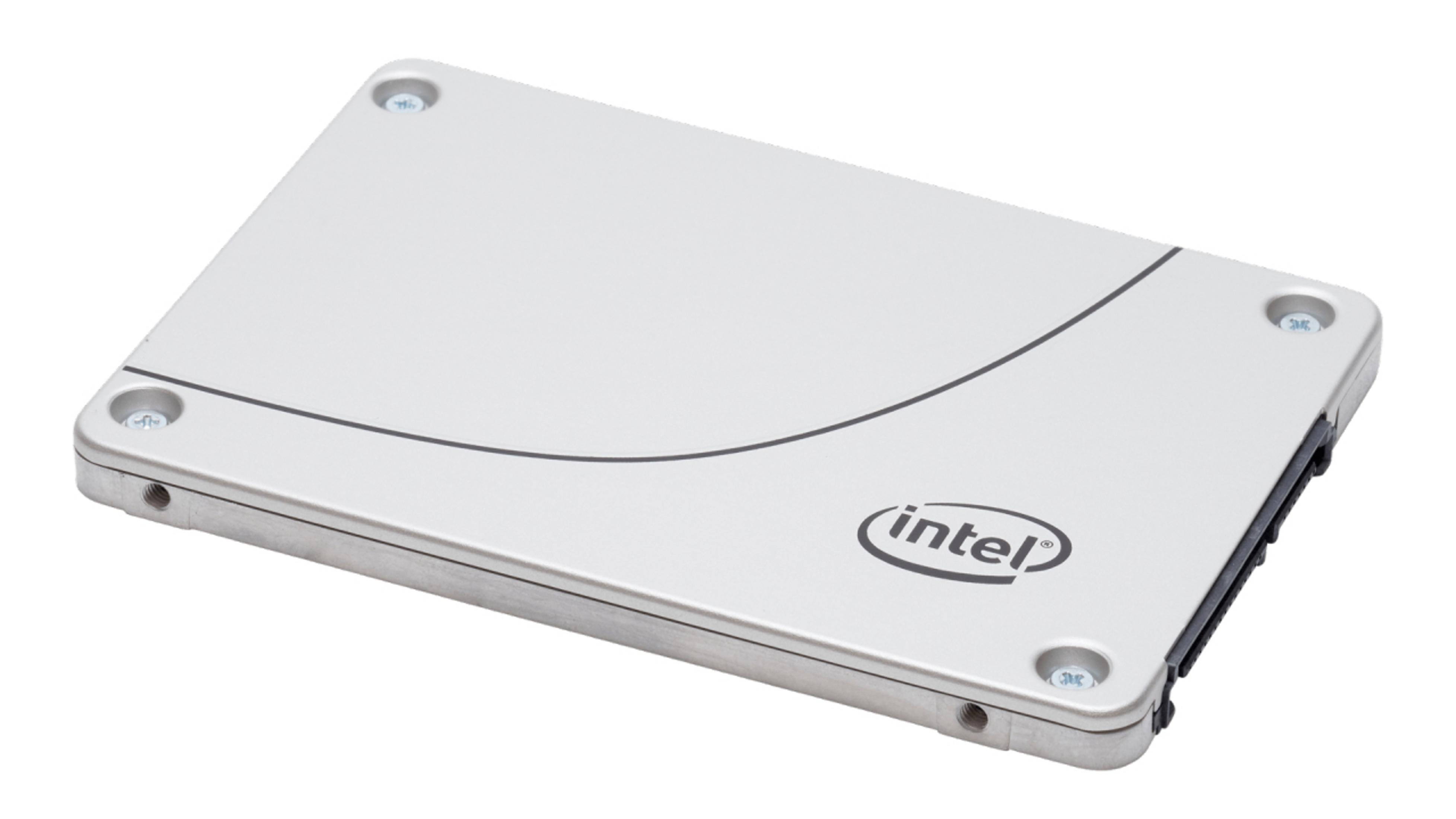 Un SSD Intel argentato con connettore SATA e viti.