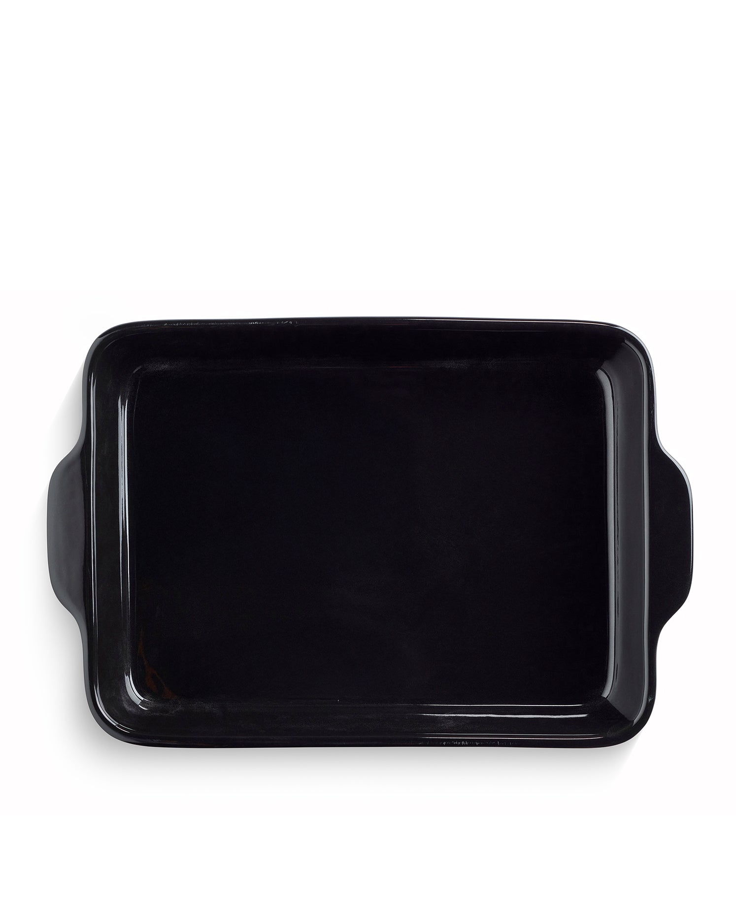 Una bandeja de horno rectangular negra brillante con asas en ambos lados cortos.