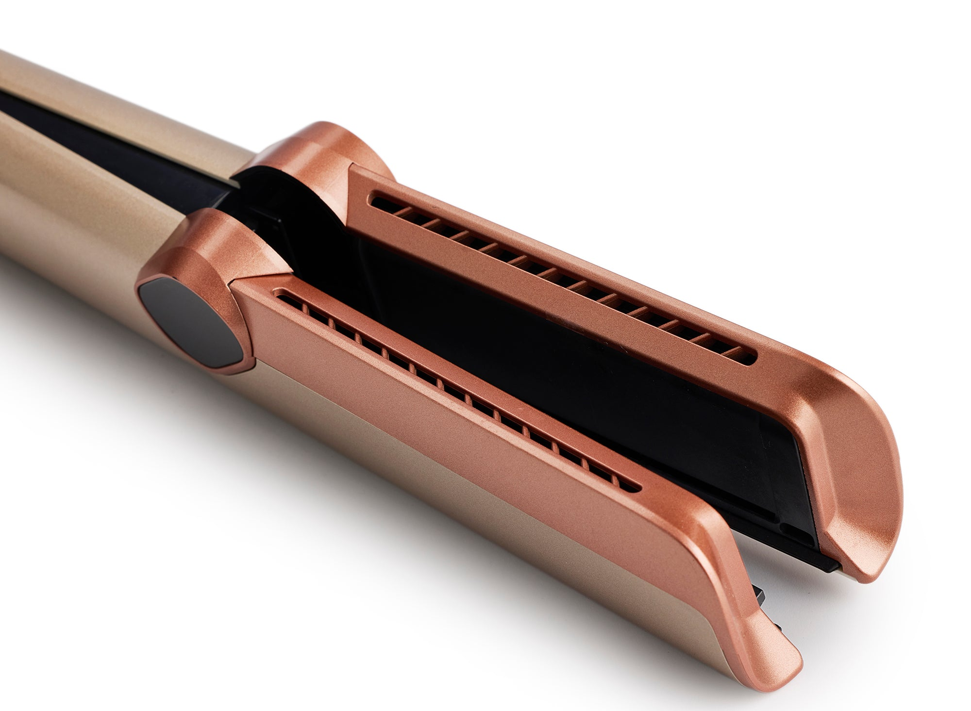 Primer plano de una plancha de pelo rosa dorado y beige con ventilaciones.