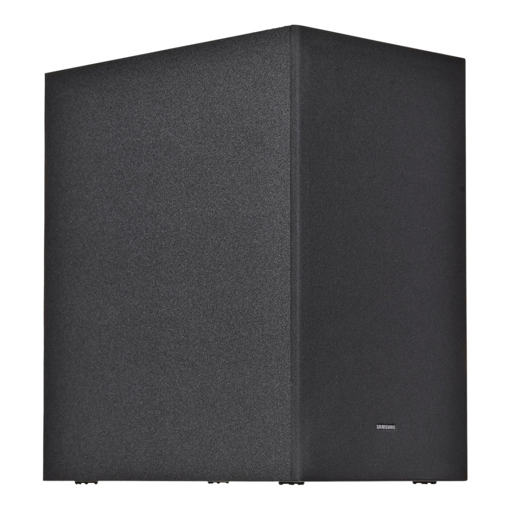 Czarny subwoofer Samsung z ziarnistego materiału stoi na białym tle.