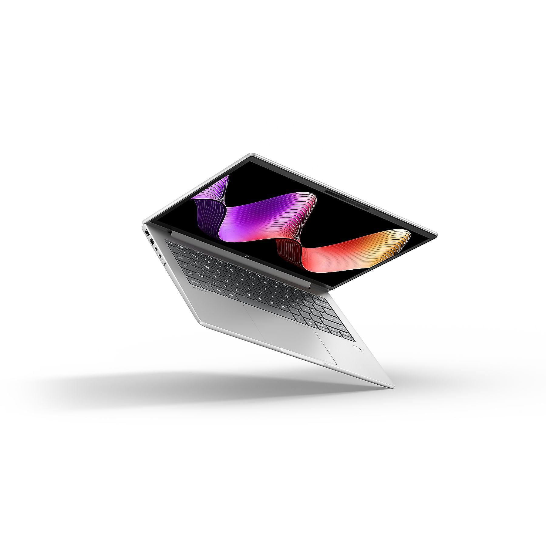 Un laptop argento con lo schermo aperto, che mostra un motivo ondulato viola e arancione.