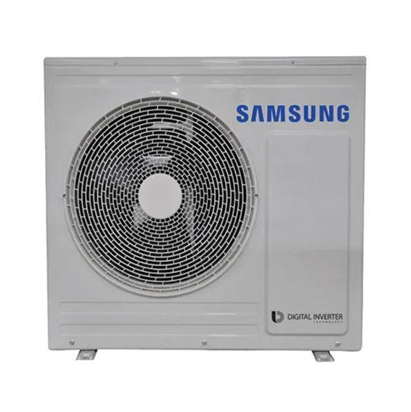 Büyük fan ızgara ve Samsung logosuna sahip beyaz Samsung dı mekan ünitesi.