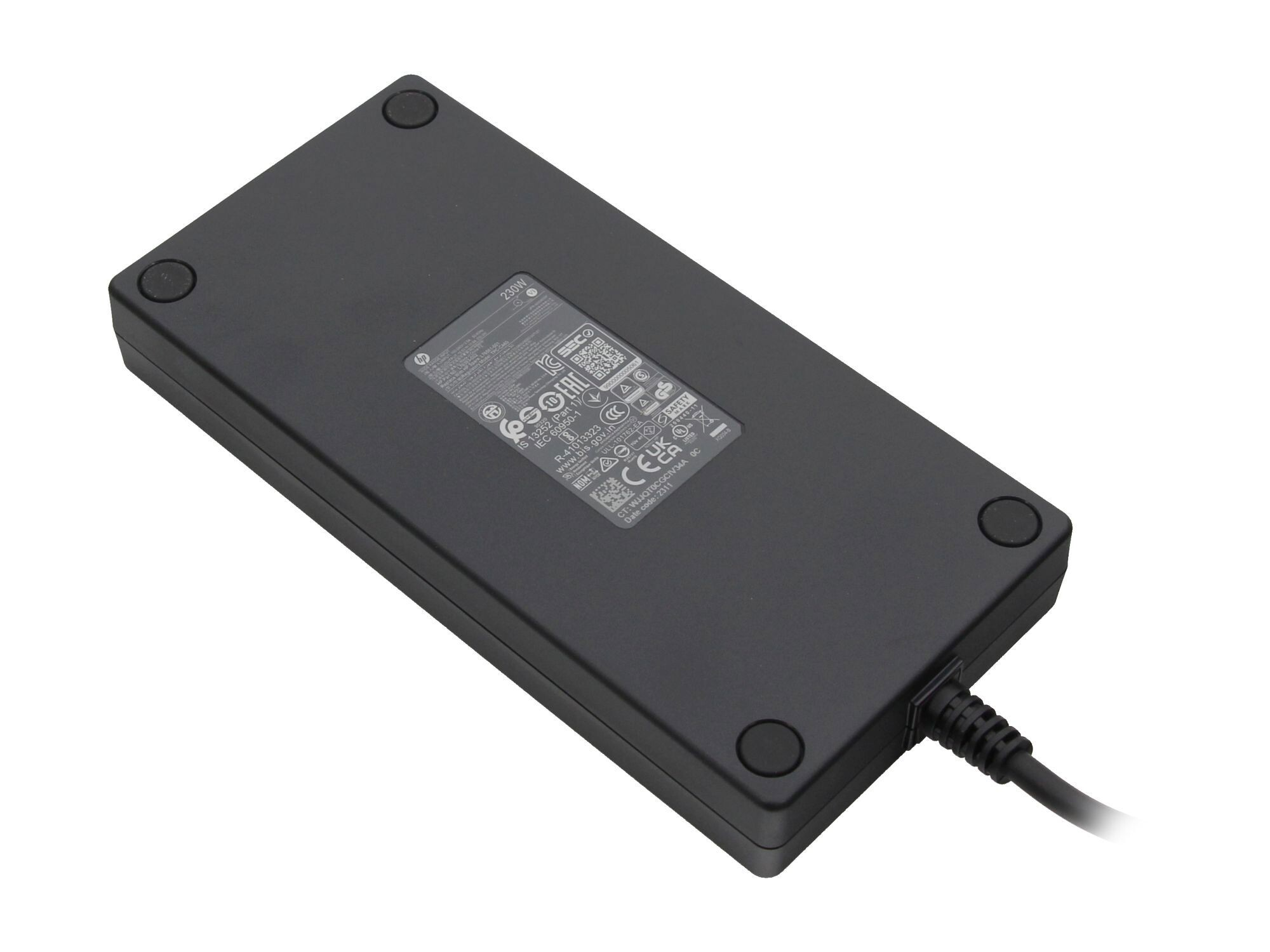Schwarzer 230W Laptop-Netzteil mit Kabel und Etikett auf weißem Hintergrund.