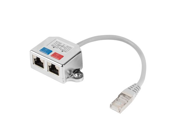 Uno splitter di rete argentato con due porte RJ45 e un cavo grigio.