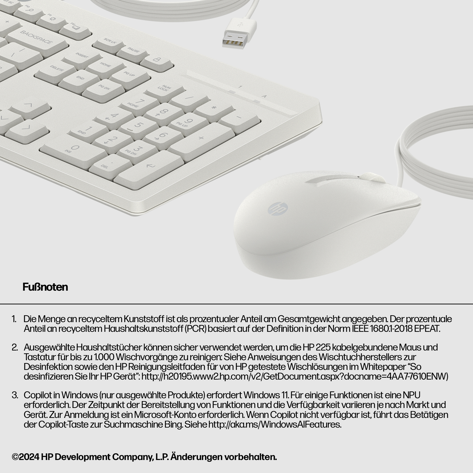 Mouse e tastiera HP bianchi con cavo USB su sfondo grigio chiaro.