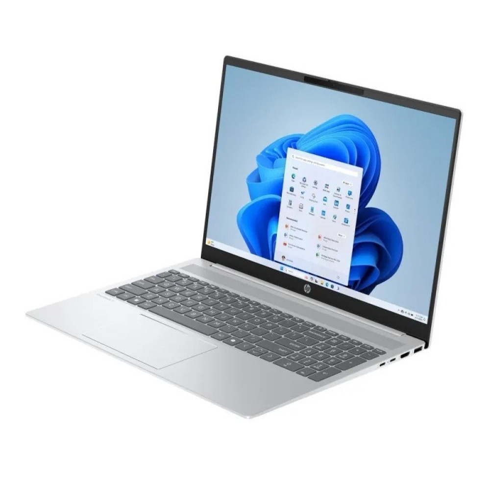 Srebrny laptop HP z otwartym systemem Windows 11 na ekranie. Widoczna klawiatura i touchpad.