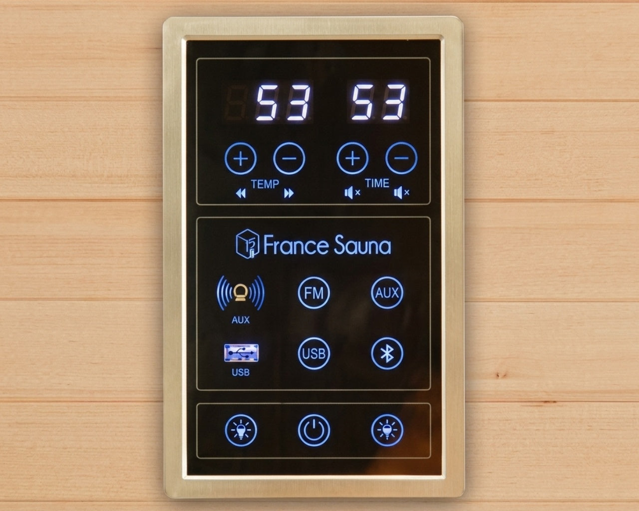 Pantalla digital con botones para temperatura, tiempo, FM, AUX, USB y luz.