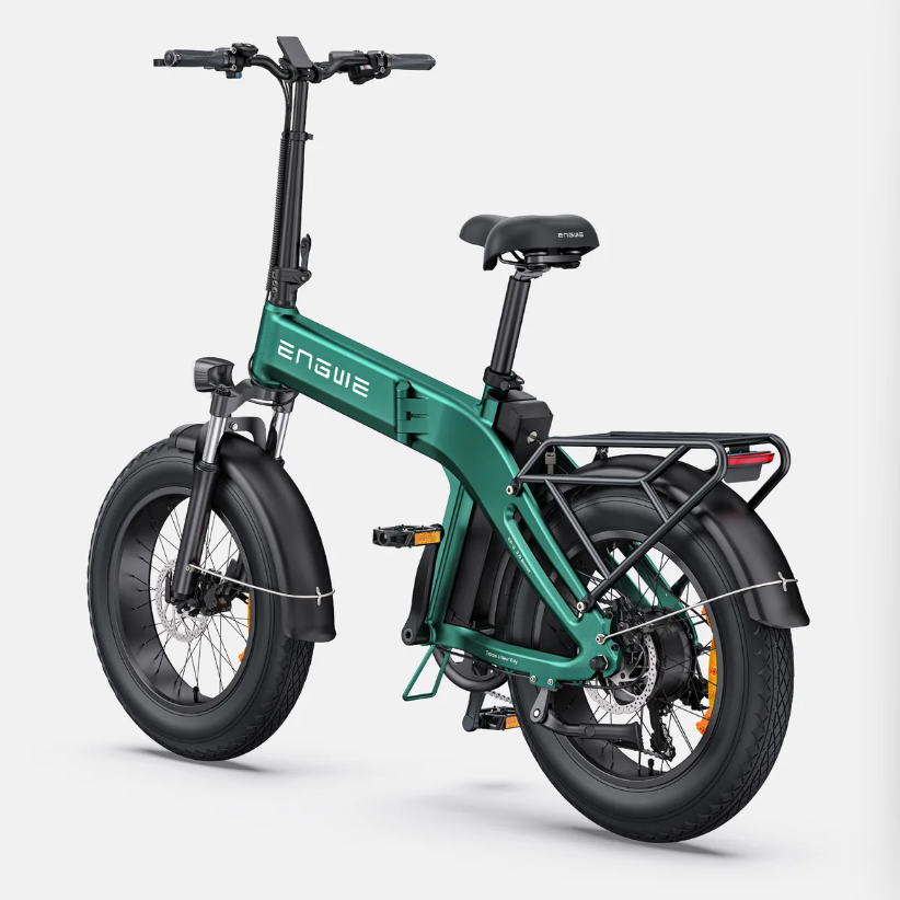 Ein grünes Klapprad mit dicken Reifen, schwarzem Gepäckträger und LED-Scheinwerfer.