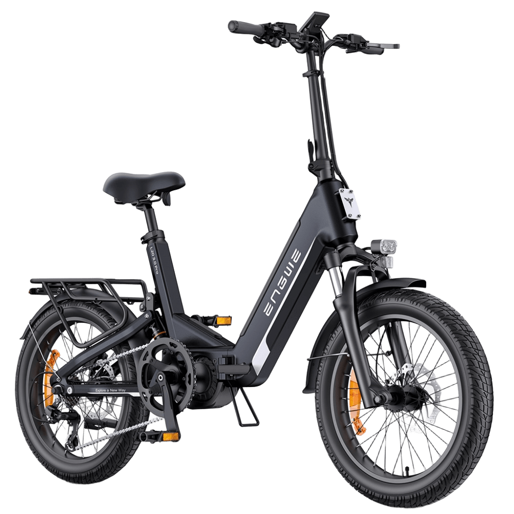 Ein schwarzes, faltbares E-Bike mit Gepäckträger und breiten Reifen.