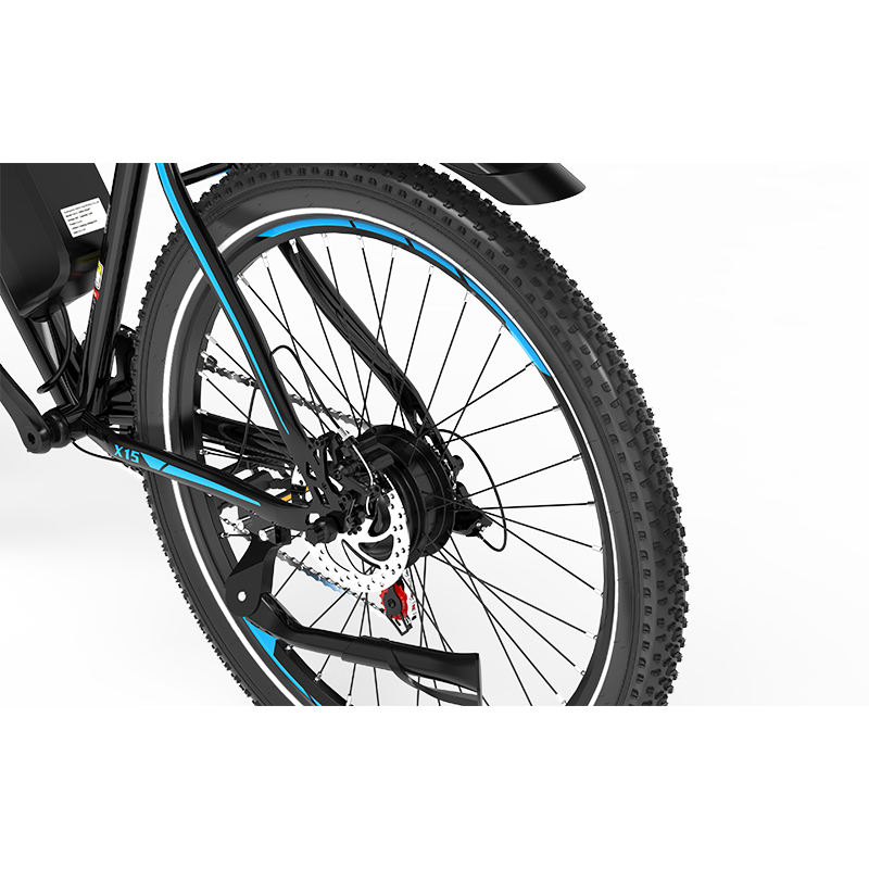 Nahaufnahme des Hinterrads und Rahmens eines E-Bikes, zeigt Motor, Scheibenbremse und blaue Akzente.