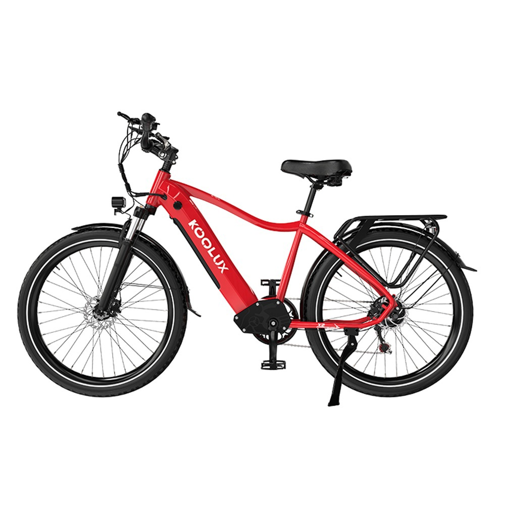 Ein rotes Koolux E-Bike mit schwarzem Gepäckträger und Reifen, auf weißem Hintergrund.