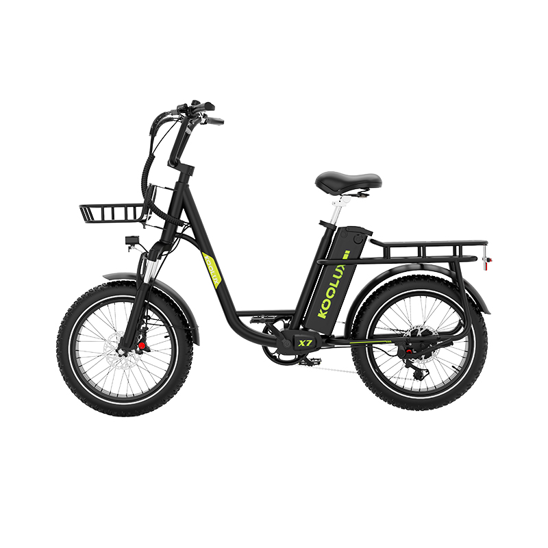 Schwarzes E-Bike mit Korb vorne, Gepäckträger hinten, KOOLUX Schriftzug.