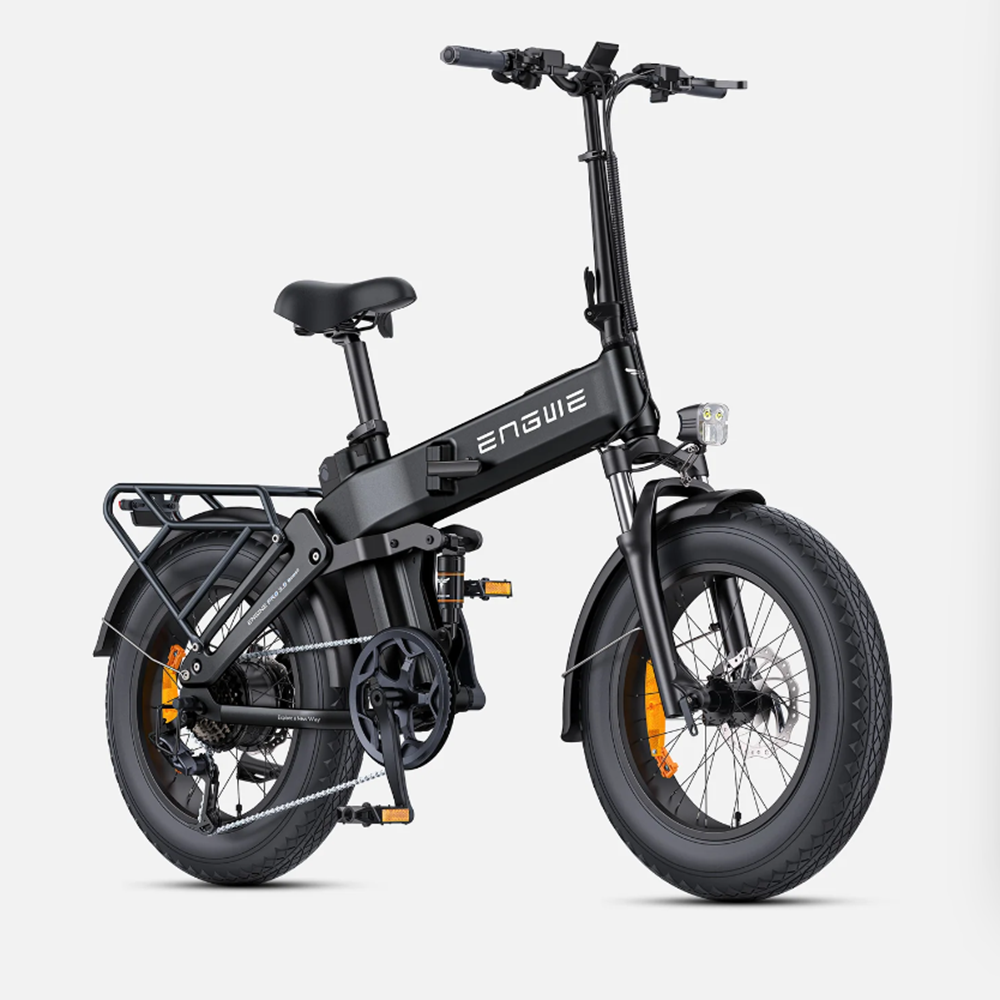 Ein schwarzes faltbares E-Bike mit dicken Reifen und Gepäckträger.