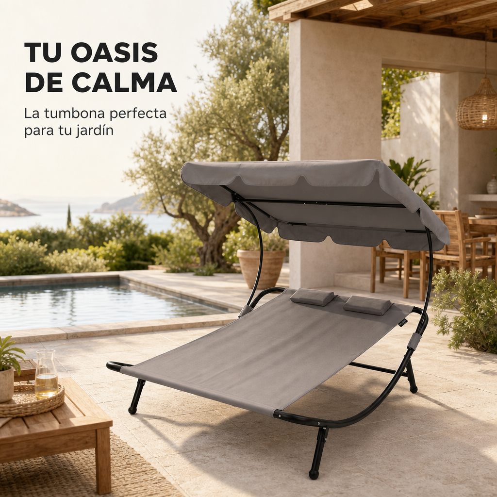 Tumbona doble gris con dosel junto a una piscina, con árboles y mar al fondo.