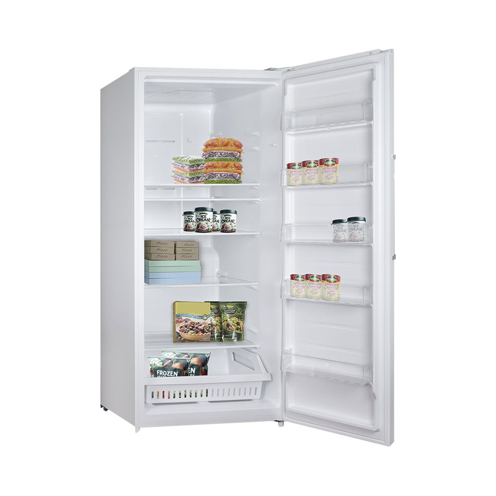 Un réfrigérateur blanc ouvert rempli d'aliments, y compris des sandwichs, de la crème glacée, des boîtes à pizza et des surgelés.