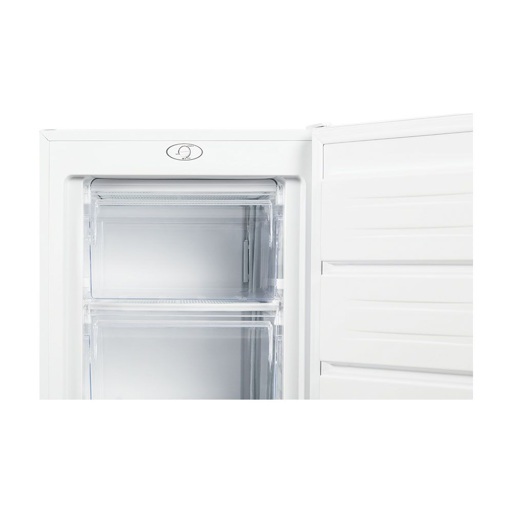 Un frigorifero bianco con porte aperte e due cassetti trasparenti.