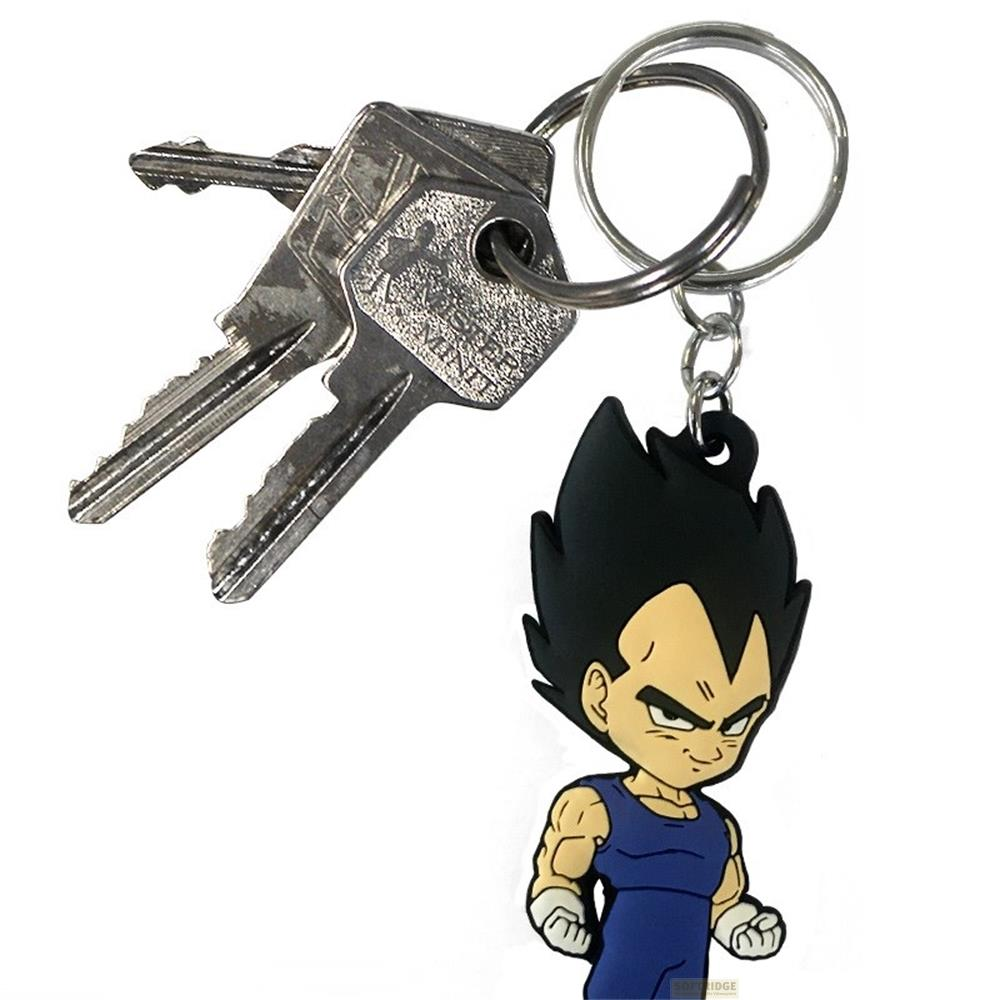 Un llavero con un personaje de Vegeta y tres llaves.