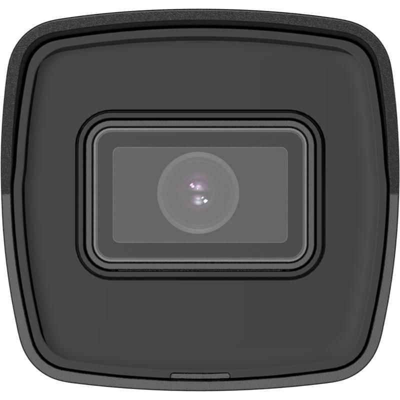 Una cámara de seguridad negra con lente rectangular y tres lentes visibles.