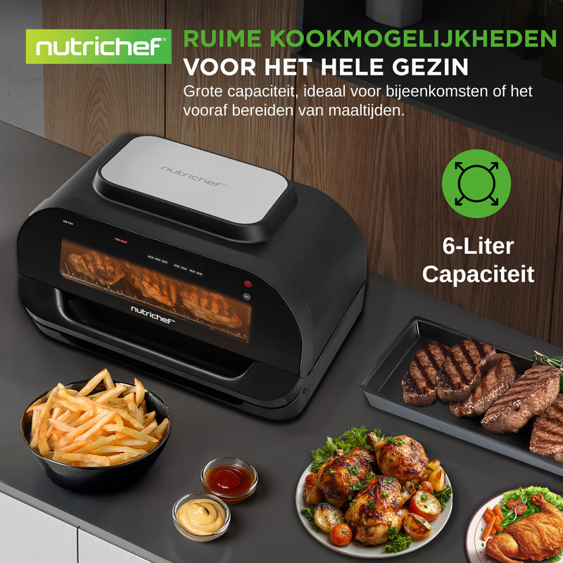Un forno friggitrice ad aria nero con carne, patatine e pollo.