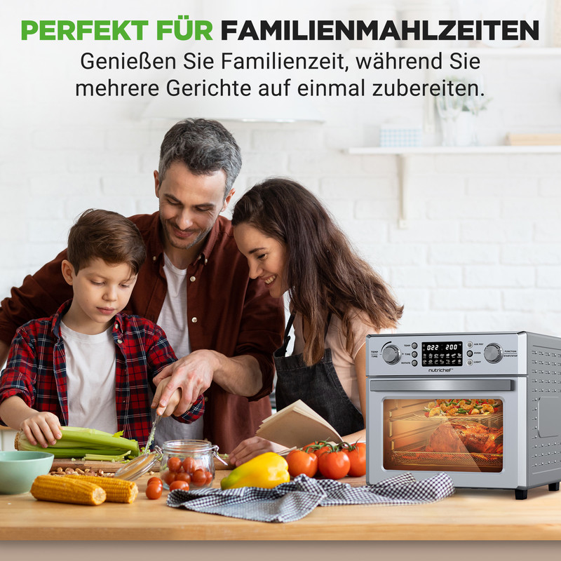 Una famiglia prepara pasti insieme in cucina, con un forno in primo piano.