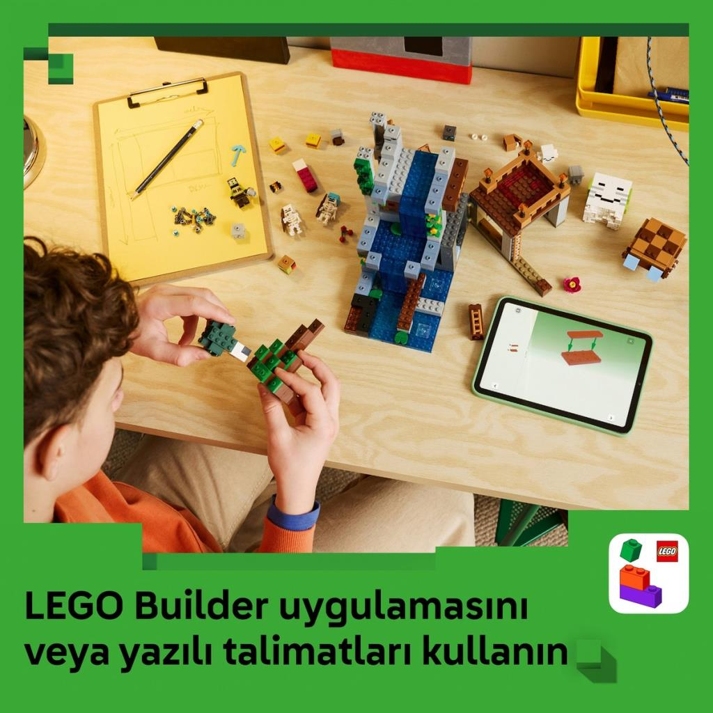 Çocuk masada renkli Lego parçalarıyla tablet talimatlarını izleyerek inşa ediyor.