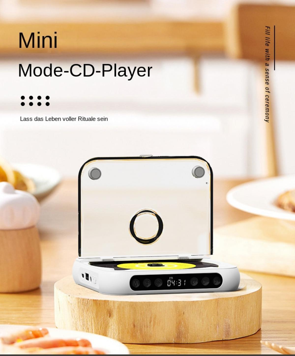 Ein weißer Mini-CD-Player mit offenem Deckel steht auf einem Holzblock.