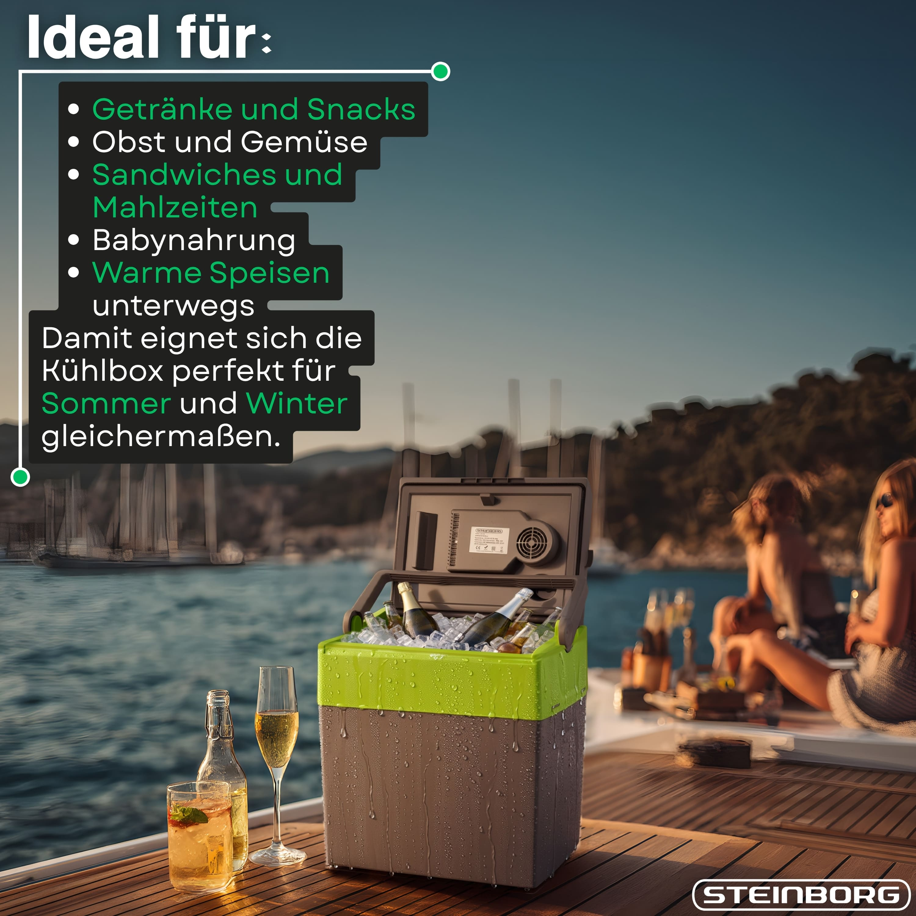 Eine Kühlbox mit Getränken und Eis steht an Deck, im Hintergrund sind Boote und Personen.