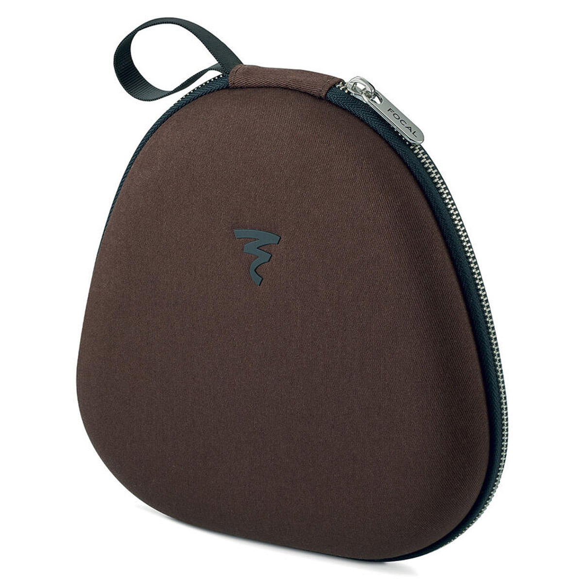 Braune Kopfhörertasche mit Reißverschluss und Focal-Logo.