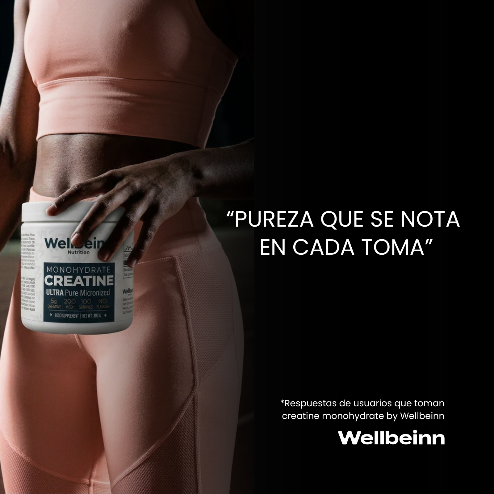 Una mujer con ropa deportiva sostiene un bote de creatina Wellbeinn.