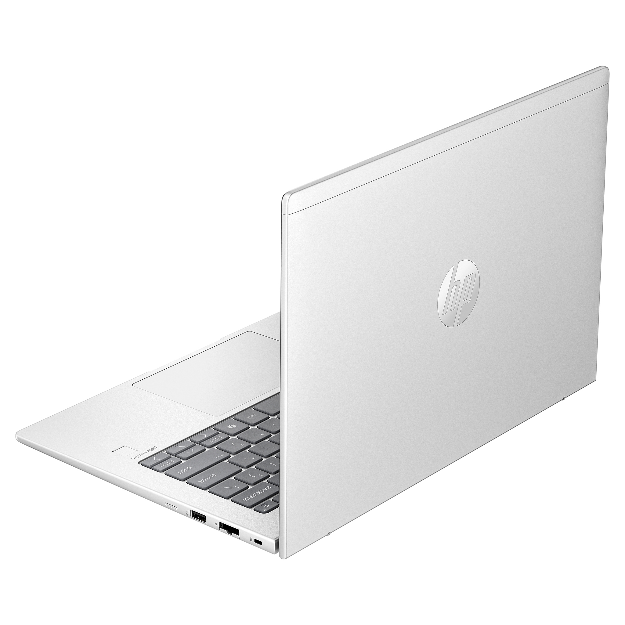 Gümüş rengi bir HP dizüstü bilgisayar yandan açılı olarak gösteriliyor. Kapak açık, klavye görünüyor.