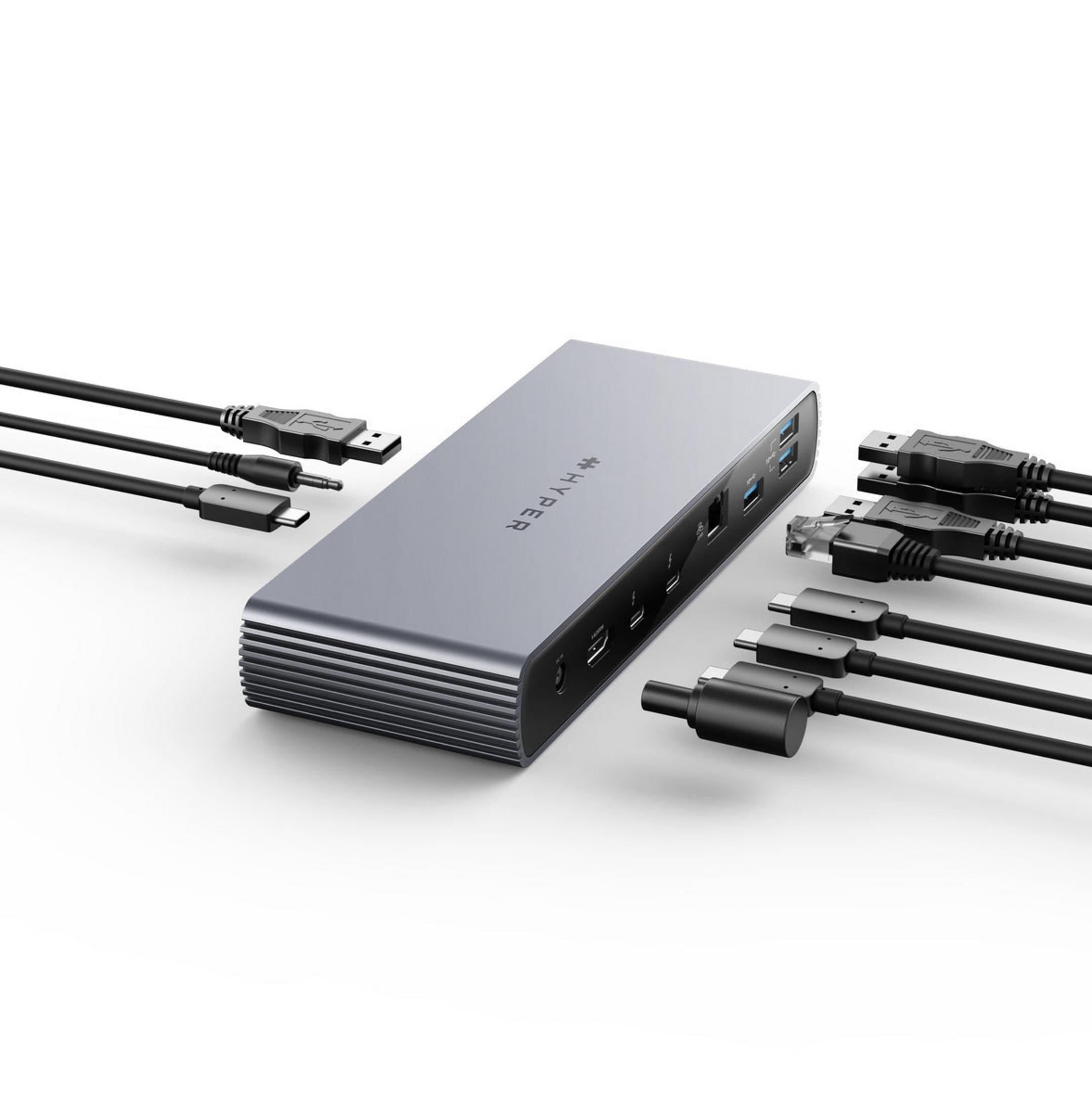 Ein silberner Hyper USB-C Hub mit verschiedenen angeschlossenen Kabeln.