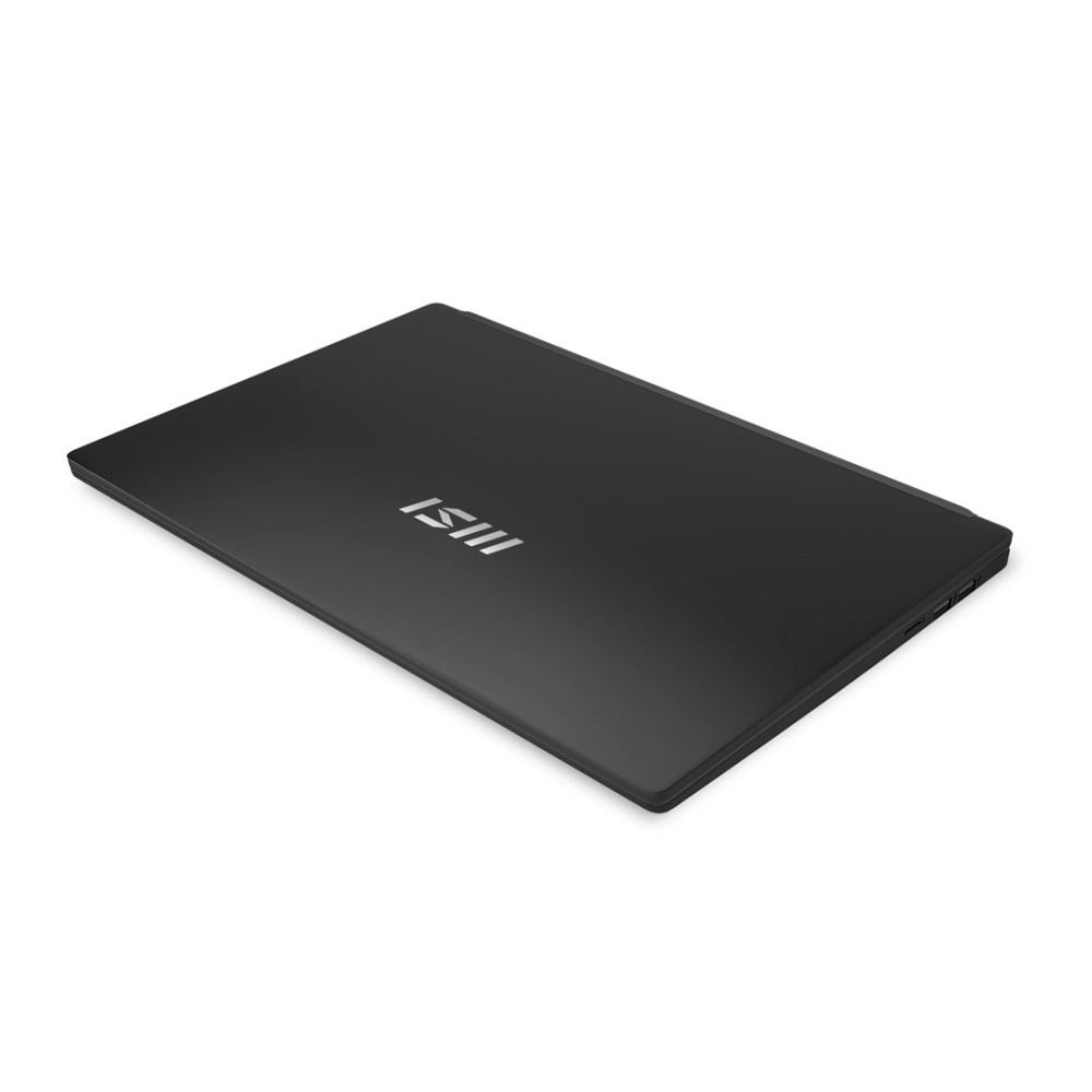 Ein geschlossener schwarzer Laptop mit einem silbernen MSI-Logo auf dem Deckel.