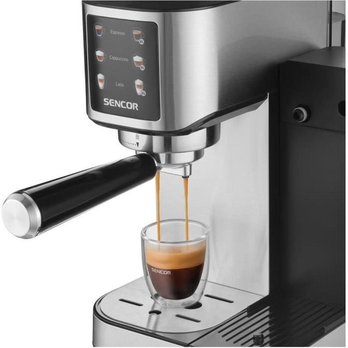 Una macchina per caffè espresso Sencor prepara il caffè in una tazza di vetro trasparente.