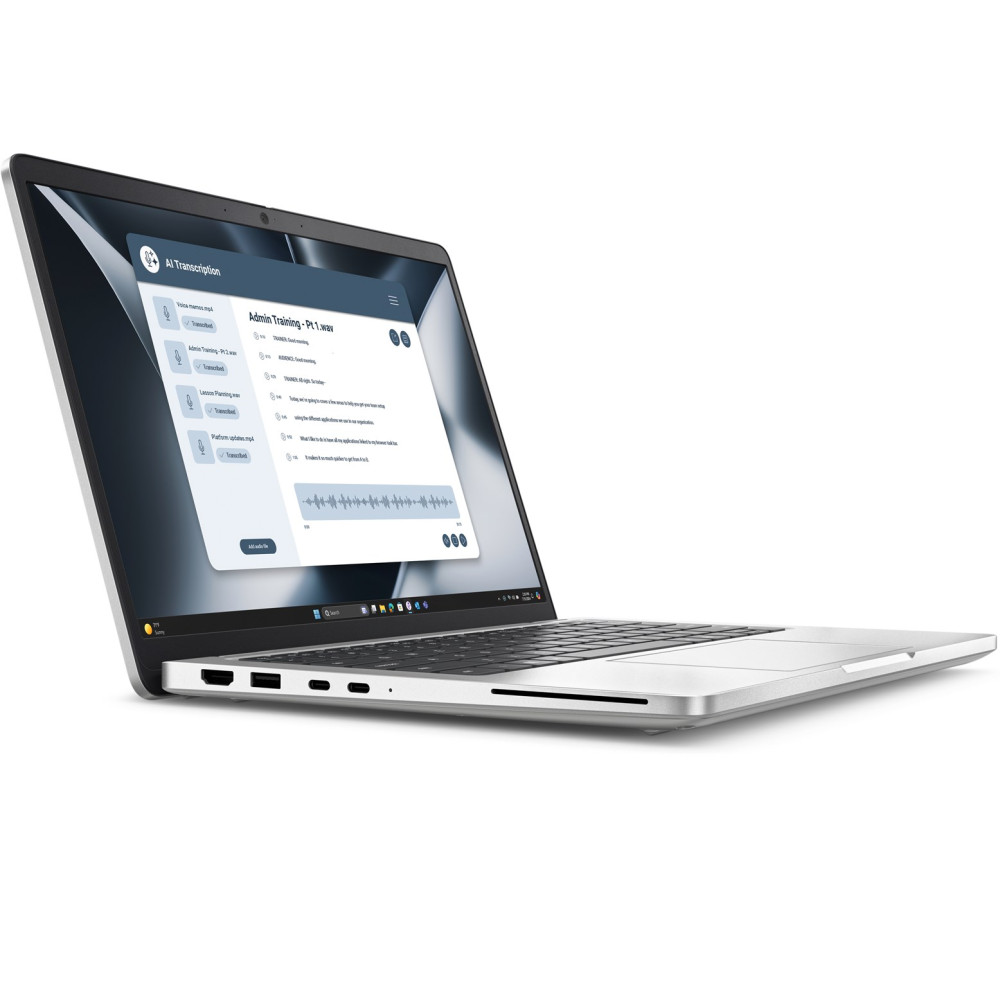 Srebrny laptop z otwartym ekranem wyświetlającym oprogramowanie do transkrypcji.