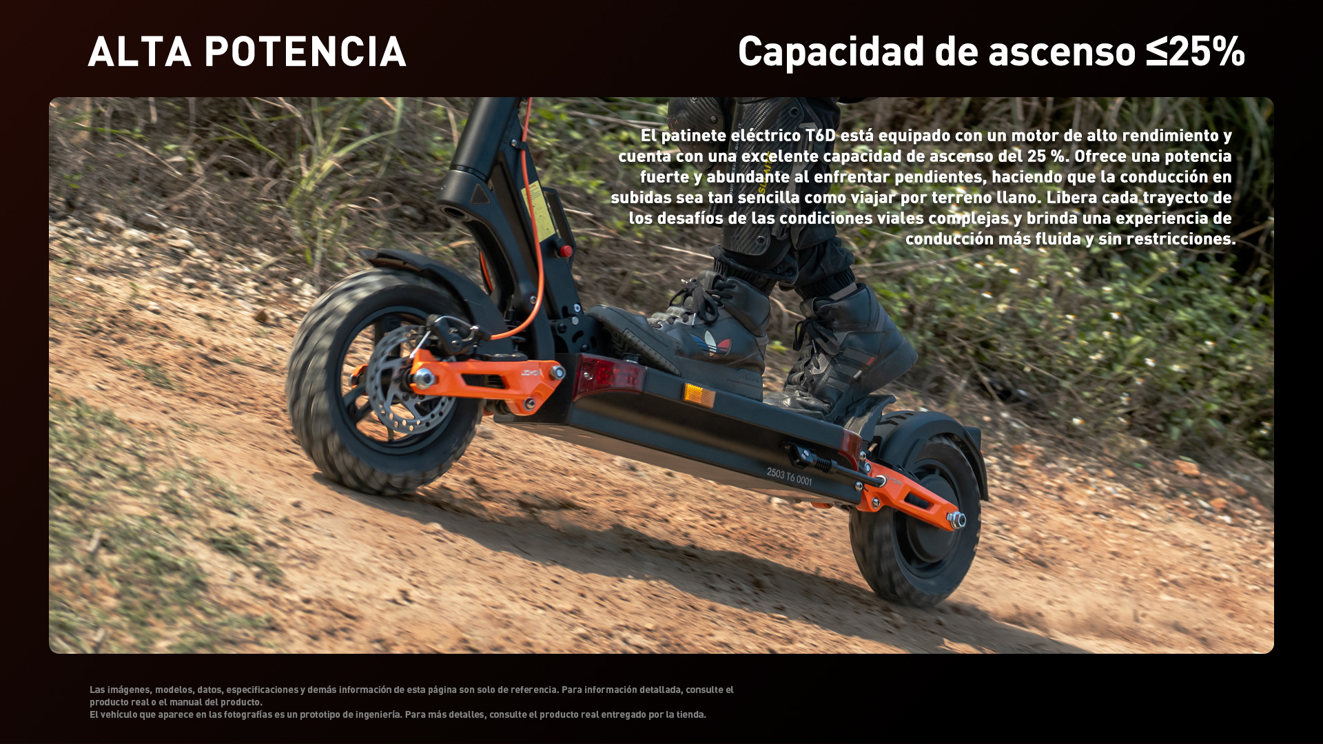 Una persona monta un patinete eléctrico naranja y negro cuesta arriba por un camino de tierra.
