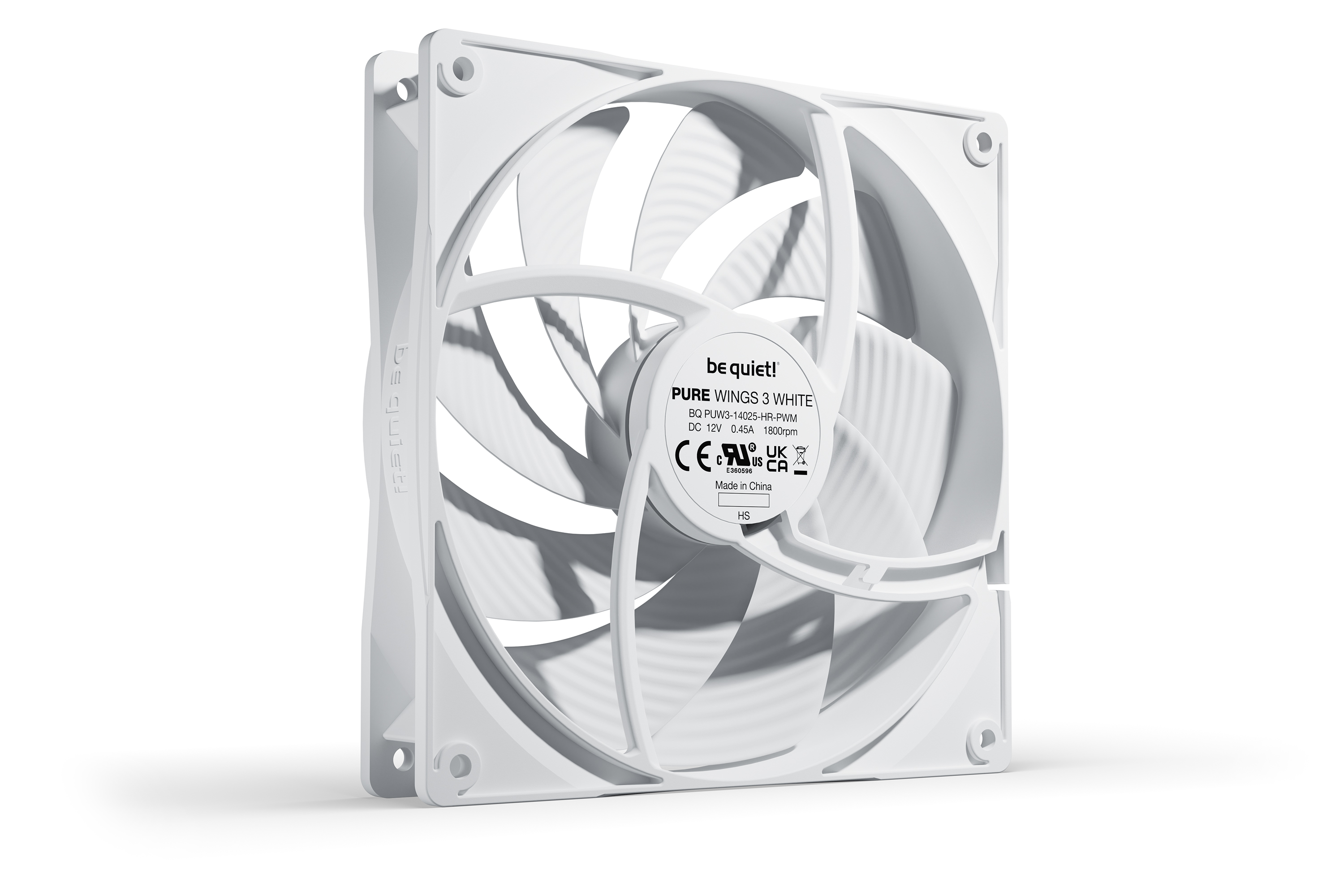 Ein weißer PC-Lüfter mit neun Rotorblättern und schwarzem Mittelteil.