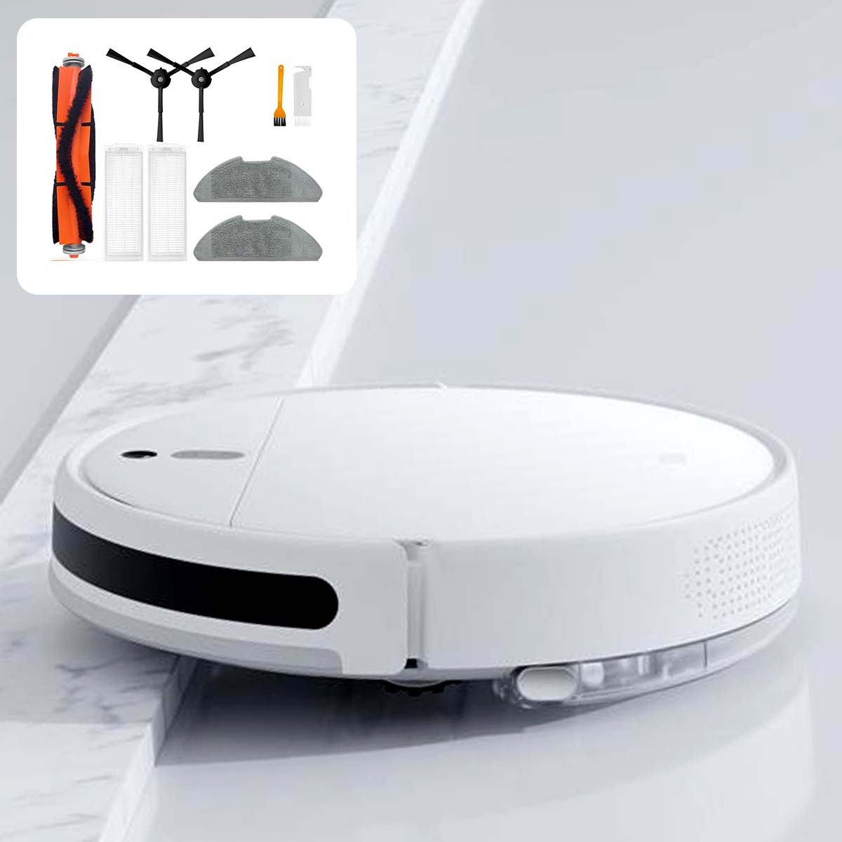 Un robot aspirapolvere bianco con accessori: spazzole, filtri, panni mop e strumento pulizia.