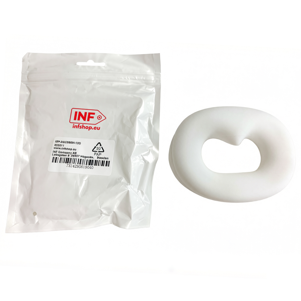 Ein weißes Ringkissen und eine Verpackung mit Infoshop-Logo.