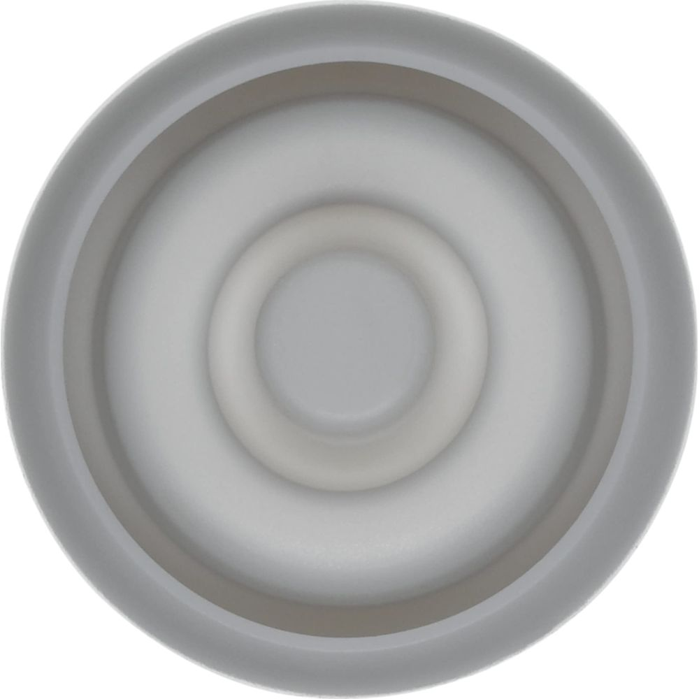 Eine graue, kreisförmige Schüssel mit konzentrischen Ringen.