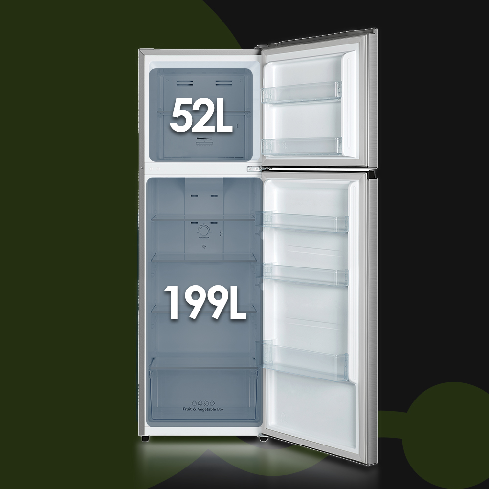 Refrigerador abierto mostrando congelador de 52L arriba y frigorífico de 199L abajo.