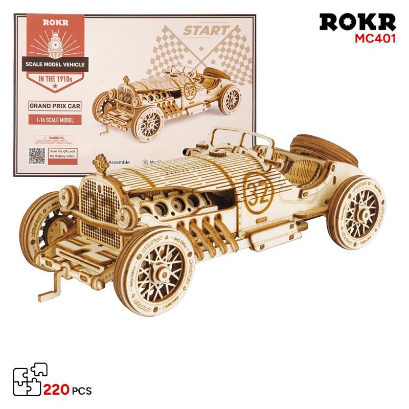 1910'lardan kalma bir Grand Prix yarış arabasına benzeyen ahşap model araba.